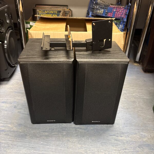 Vintage Sony SS-86E speakers, a pair of classic bookshelf speakers.