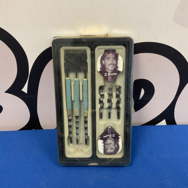 Steve Beaton darts set in original packaging, collectible darts.