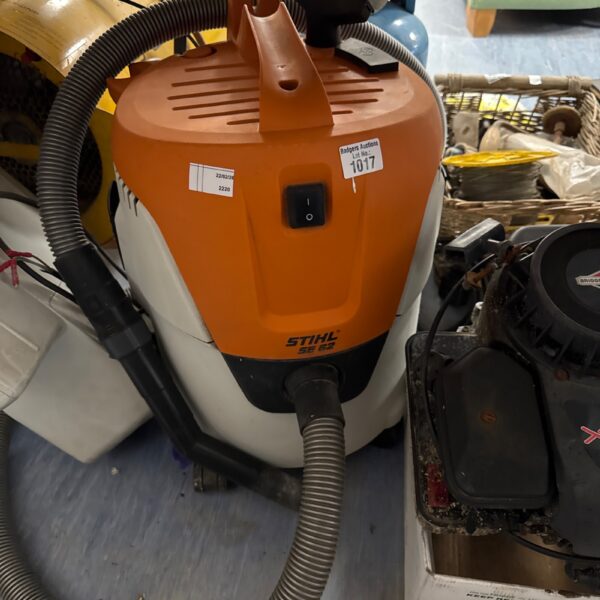 Stihl SE62 industrial vacuum cleaner for spares or repair.