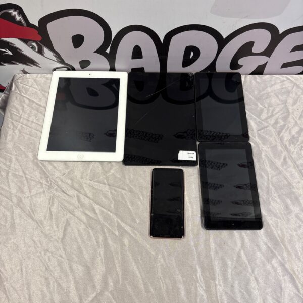 Tablet bundle lot including Apple and Samsung devices for collectors.