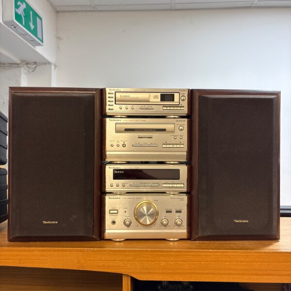 Vintage Technics HD-81 Hi-Fi system with speakers and components.