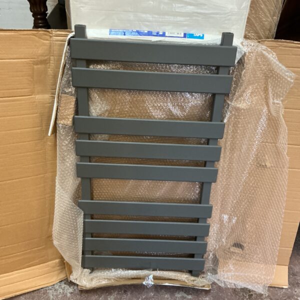 Grey Trade Taps ladder radiator measuring 950x500.