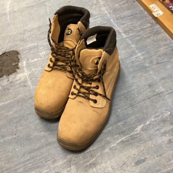Used V12 safety boots size 11 for work and construction.