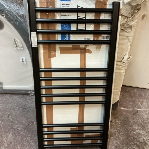 Black ladder radiator Verano 1000x500 for bathroom heating.