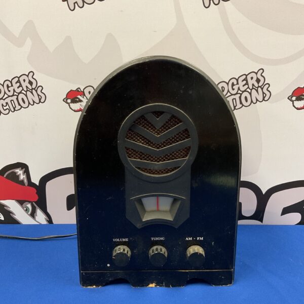 Front view of a vintage AM FM radio with fabric speaker.