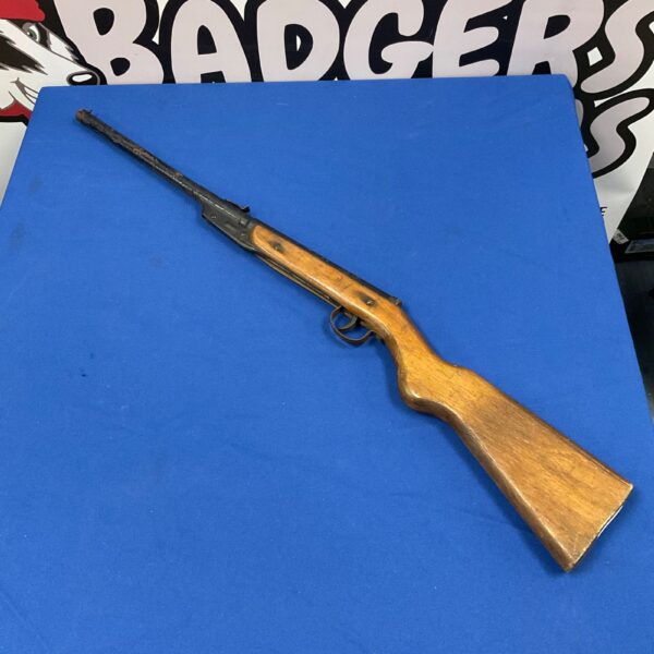 Vintage Diana model 16 air rifle, a classic collectable airgun.