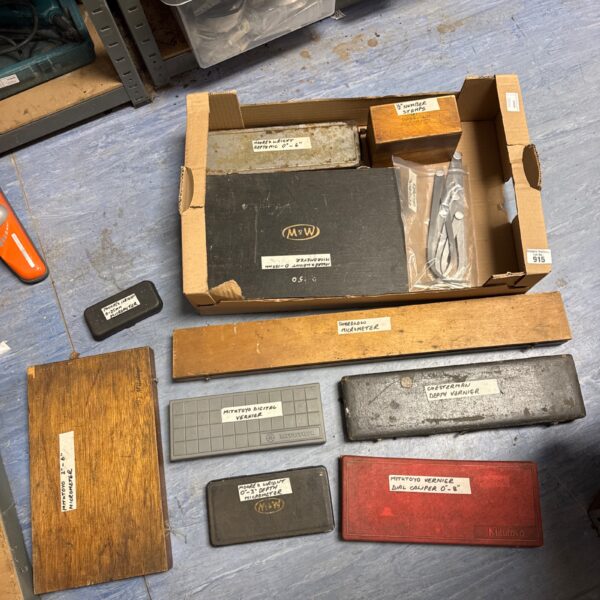 Vintage lot of Chesterman and Mitutoyo engineer gauges in boxes.