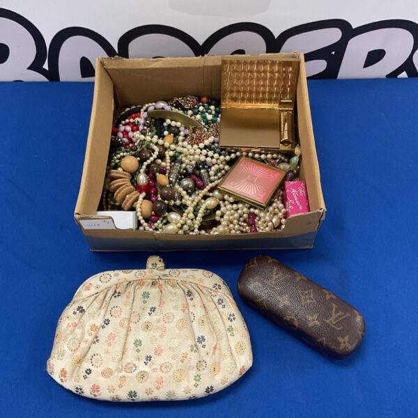 Vintage jewellery and accessories lot including a clutch bag and compacts.