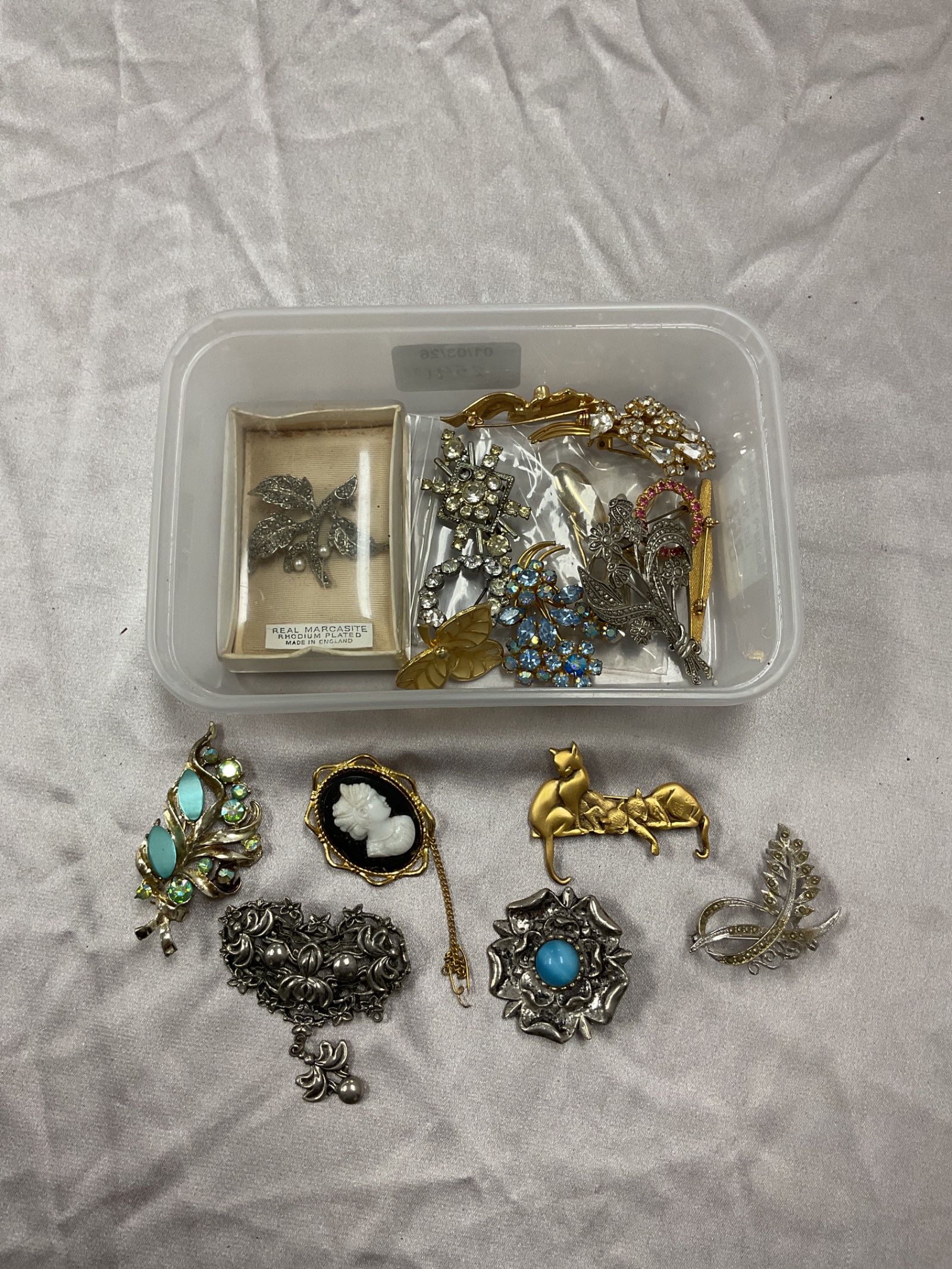 868 Collection of brooches including marcasite