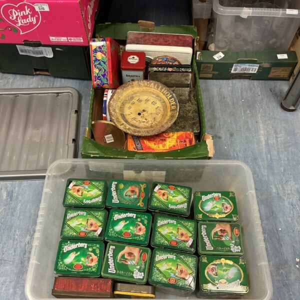 Lot of vintage metal storage tins for kitchen storage.