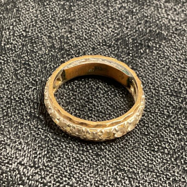 Vintage mixed metal ring with white stones, size M, 4.6g.