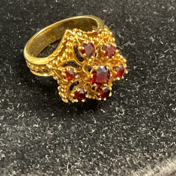 Vintage 9ct gold ring with a ruby or garnet cluster.