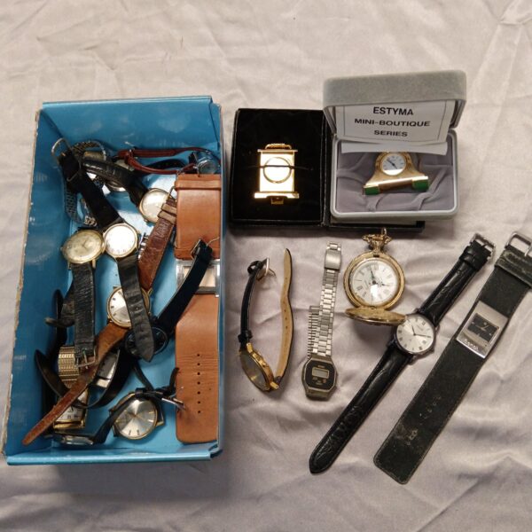 Vintage watch lot including Sekonda, Regency, and Bench timepieces.