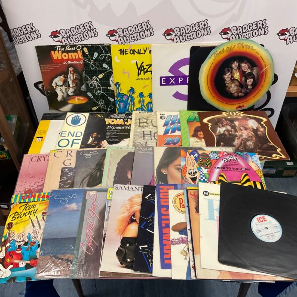 Lot of vintage vinyl records including Boys II Men and Crystal Gayle.