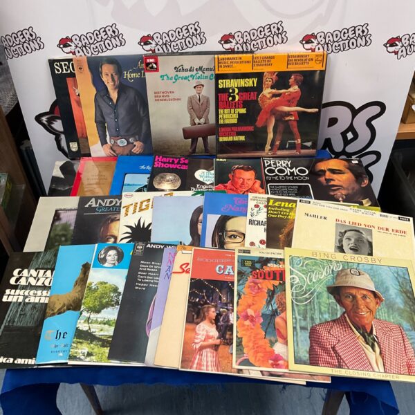Vintage vinyl record collection featuring Perry Como and classical music.