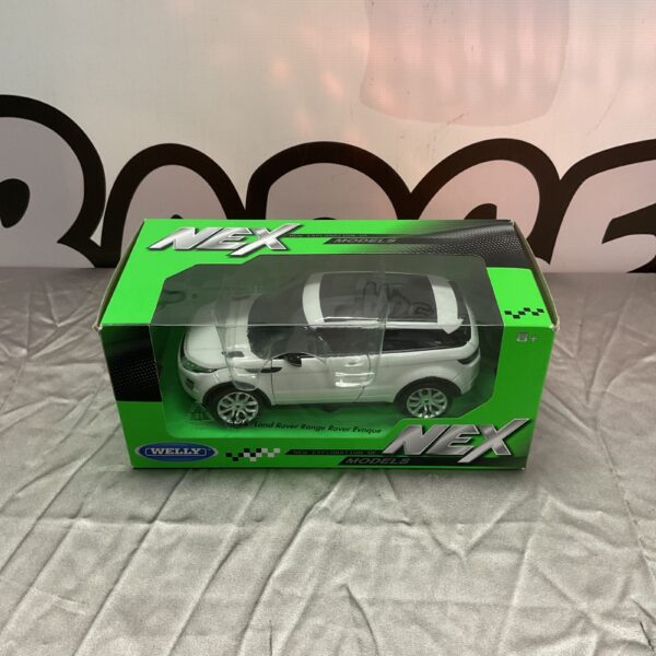 Detailed Welly Range Rover Evoque 1:24 scale diecast model car.