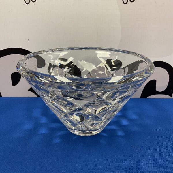 Elegant Yachtmann crystal glass bowl for serving or display.
