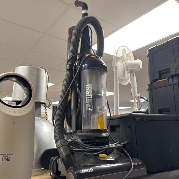 Vintage Zanussi 1700w cylinder vacuum cleaner in grey.