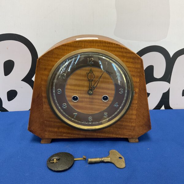 Vintage 1930s Smiths mantle clock with wooden case.