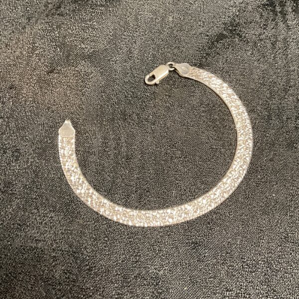 Elegant 925 silver flat link bracelet for women.
