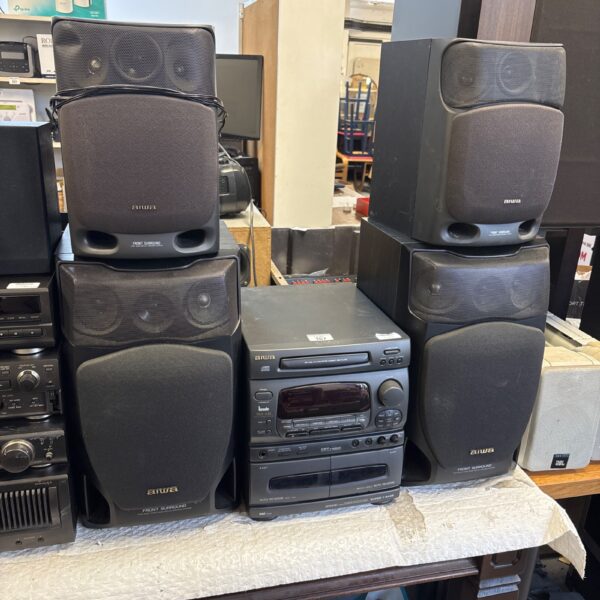Vintage Aiwa hi-fi system with bookshelf speakers in a home setting.