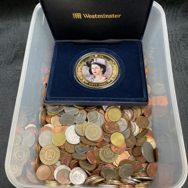 Assorted UK coins lot with Queen's portrait, 4kg weight.