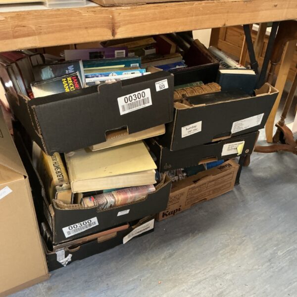 Mixed book lot with novels and reference books for collectors.