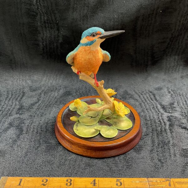Detailed Border Fine Arts kingfisher figurine on a base.