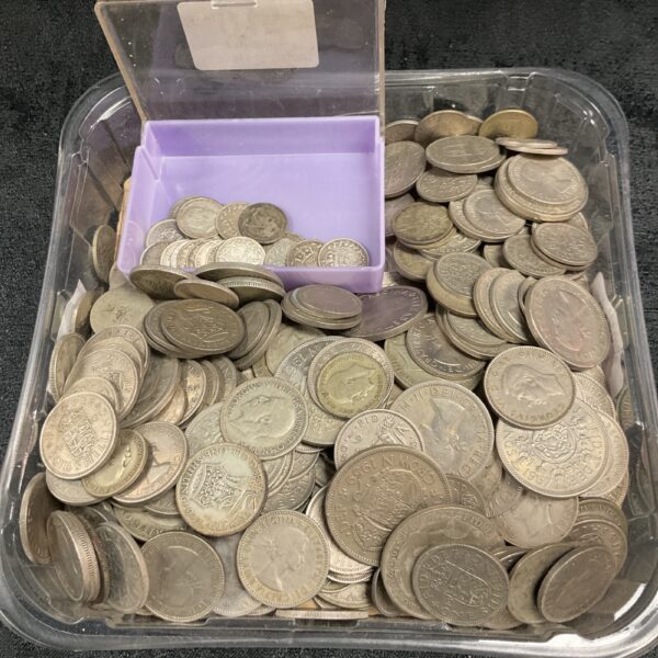Large lot of British silver and half crown coins for collectors.