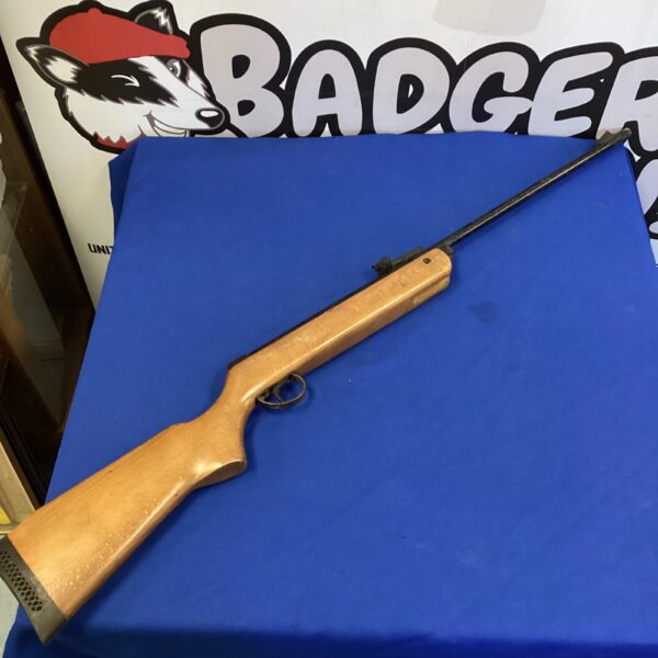 Vintage BSA Meteor air rifle in good condition.