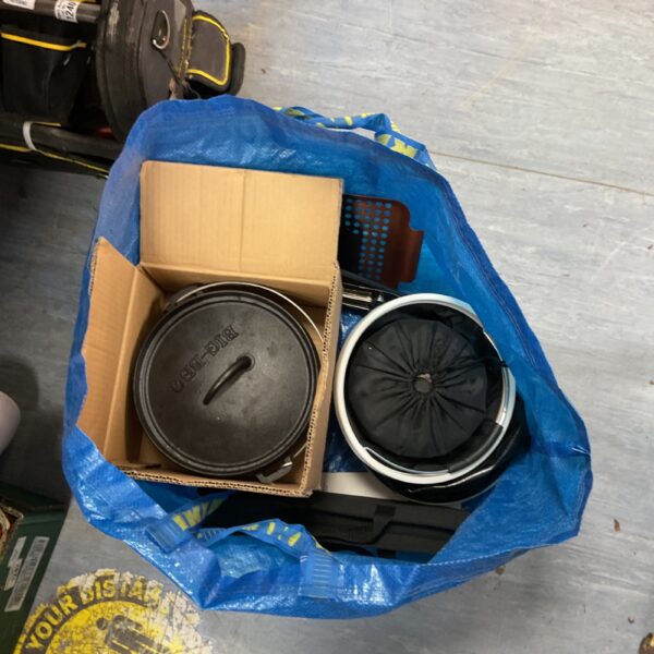 G-bbq cast iron dutch oven set with BBQ grill and accessories.