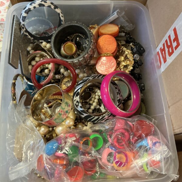 Mixed lot of colourful vintage costume jewellery and fashion accessories.