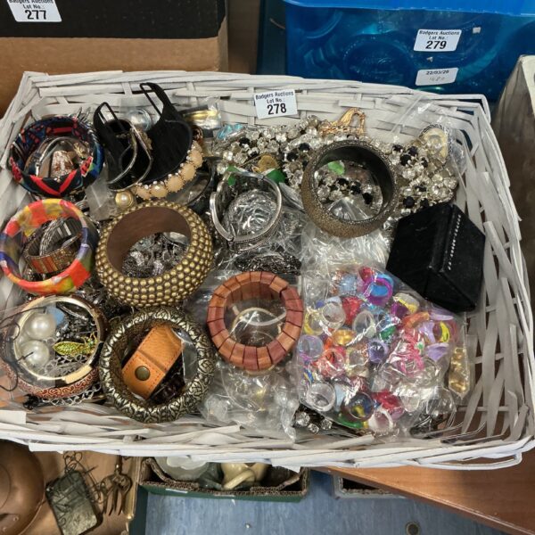 Tray of mixed vintage costume jewellery and fashion accessories.