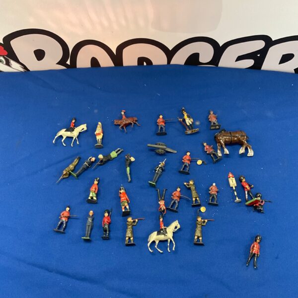 Vintage lot of diecast soldier figures, including Britains models.