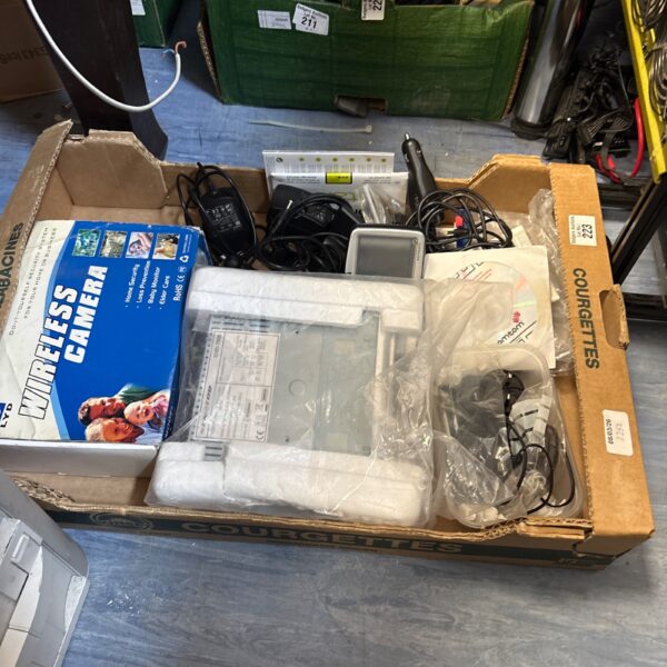 Electrical mixed lot in cardboard box with wireless camera.