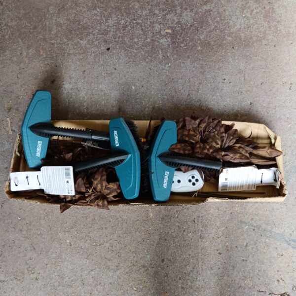 Tray of Erbaur brush heads and faux flowers.
