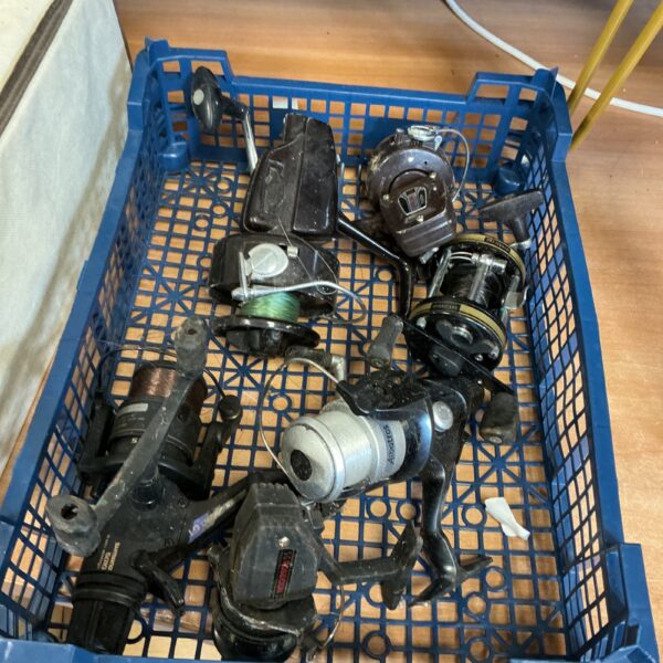 Lot of vintage fishing reels including Daiwa examples.