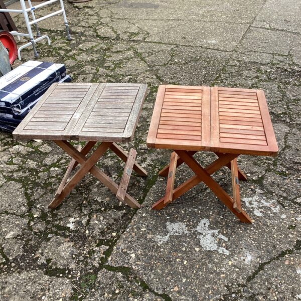 Two wooden folding garden tables from Landman Premium.