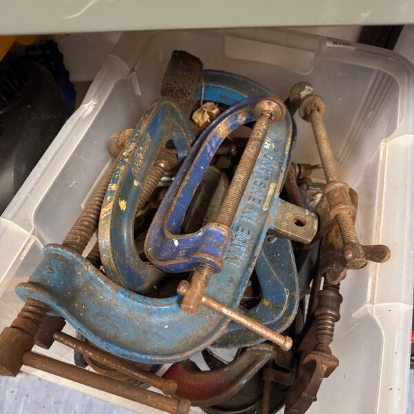 Assorted vintage G clamps including Record brand workshop tools.