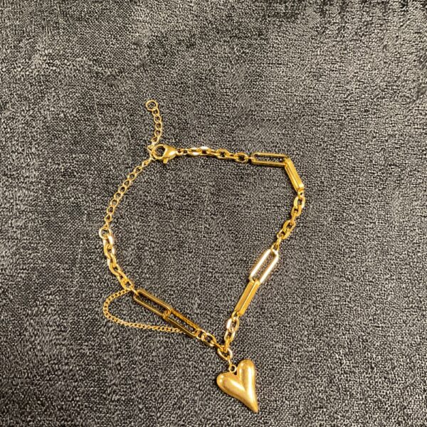 Gold plated heart pendant bracelet, dainty fashion jewellery.