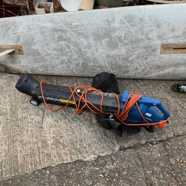 Hyundai electric leaf blower for garden and outdoor use.