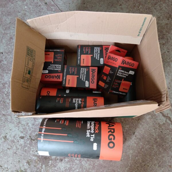 Kargo bungee sets and heavy-duty corner protectors in a mixed lot.
