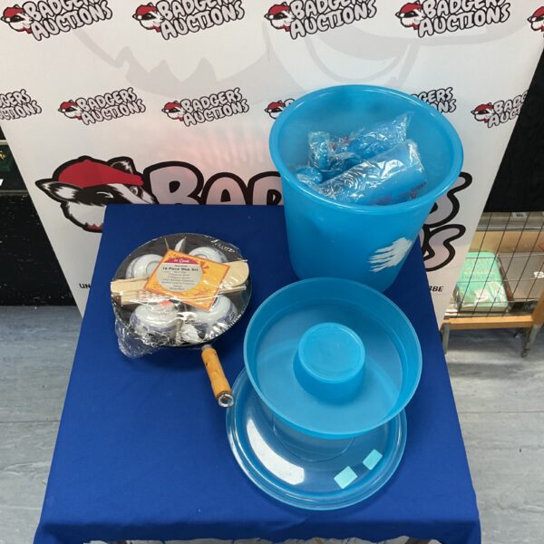 Le Cook 16-piece wok set with plastic cups in a bin.