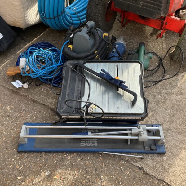 Used Mac tile cutter for ceramic and porcelain tiles.