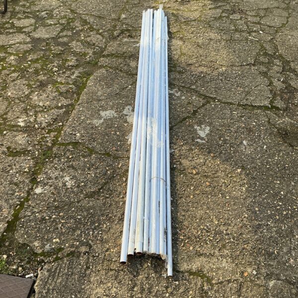 Lot of 2.44m metal poles for construction and DIY projects.