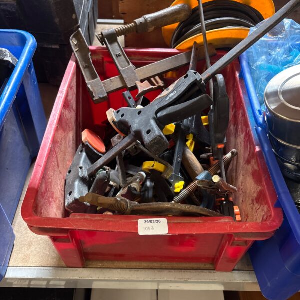 Mixed lot of vintage clamps for workshop use.