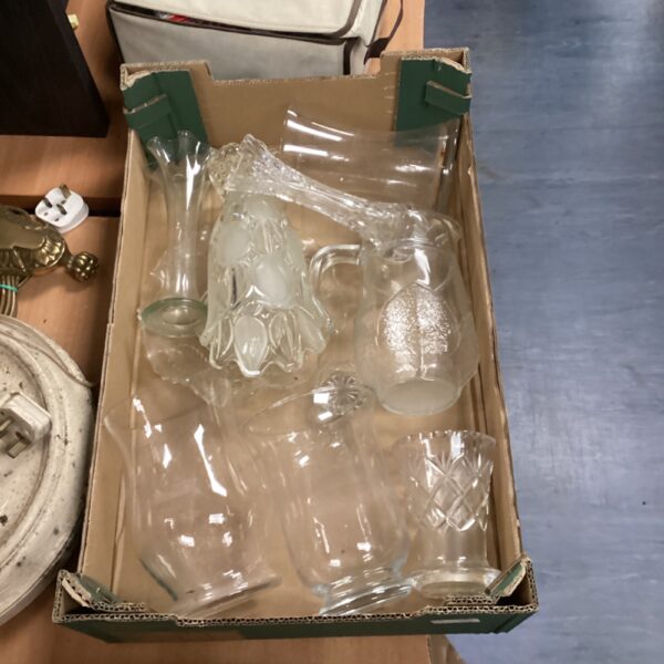 Mixed lot of vintage clear glass vases and jug.