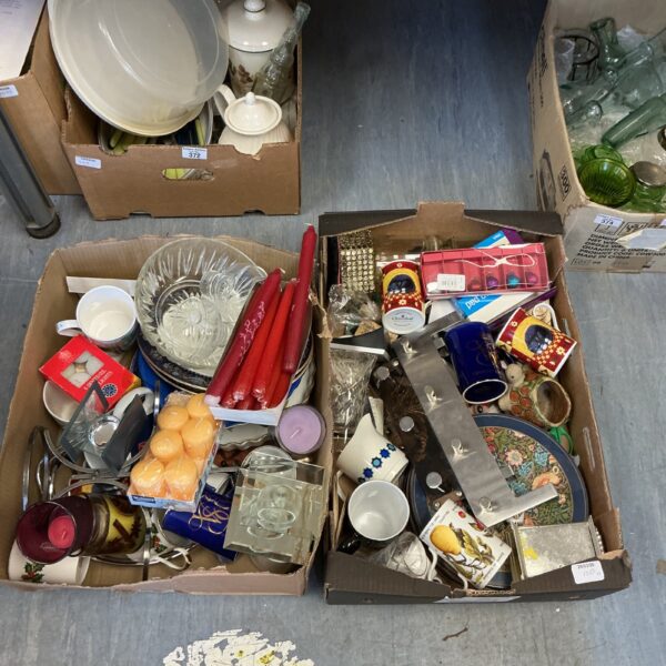 Mixed lot of vintage collectibles and scented candles.