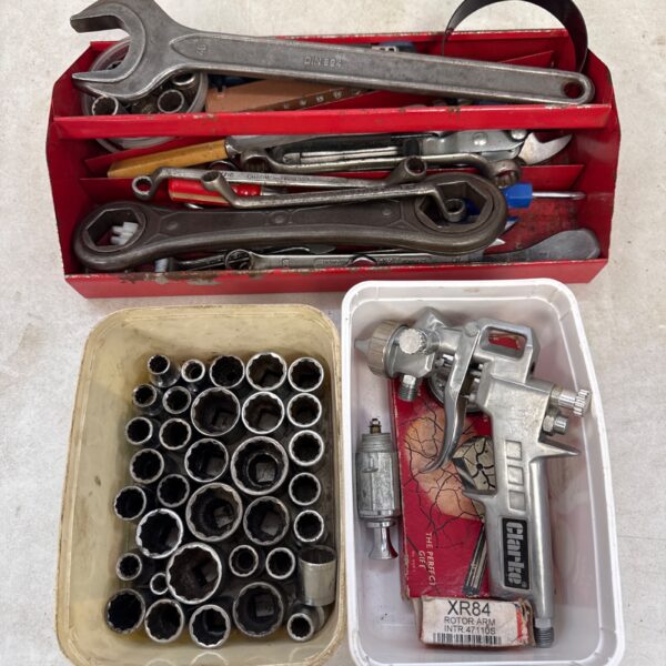 Mixed tool lot with Clarke spray gun, sockets and spanners.