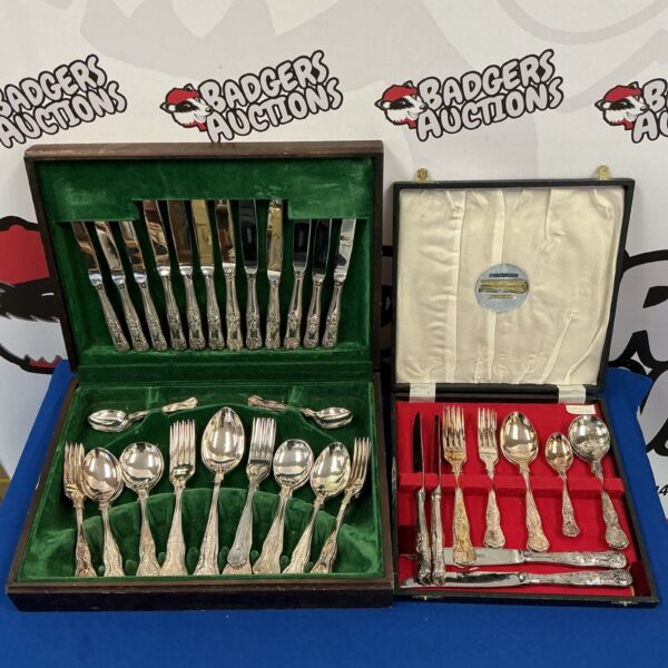 Vintage Newbridge silver plate cutlery set in a felt-lined case.